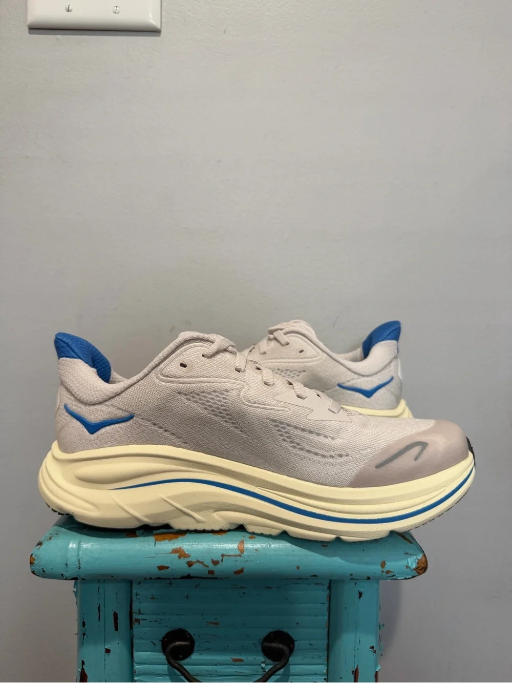 NEW HOKA CLIFTON 10 BIG KIDS Size 5
